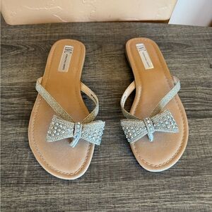 I.N.C. Metallic Bow Sandal Flip Flops SZ 5 BNWOT international concepts shoes